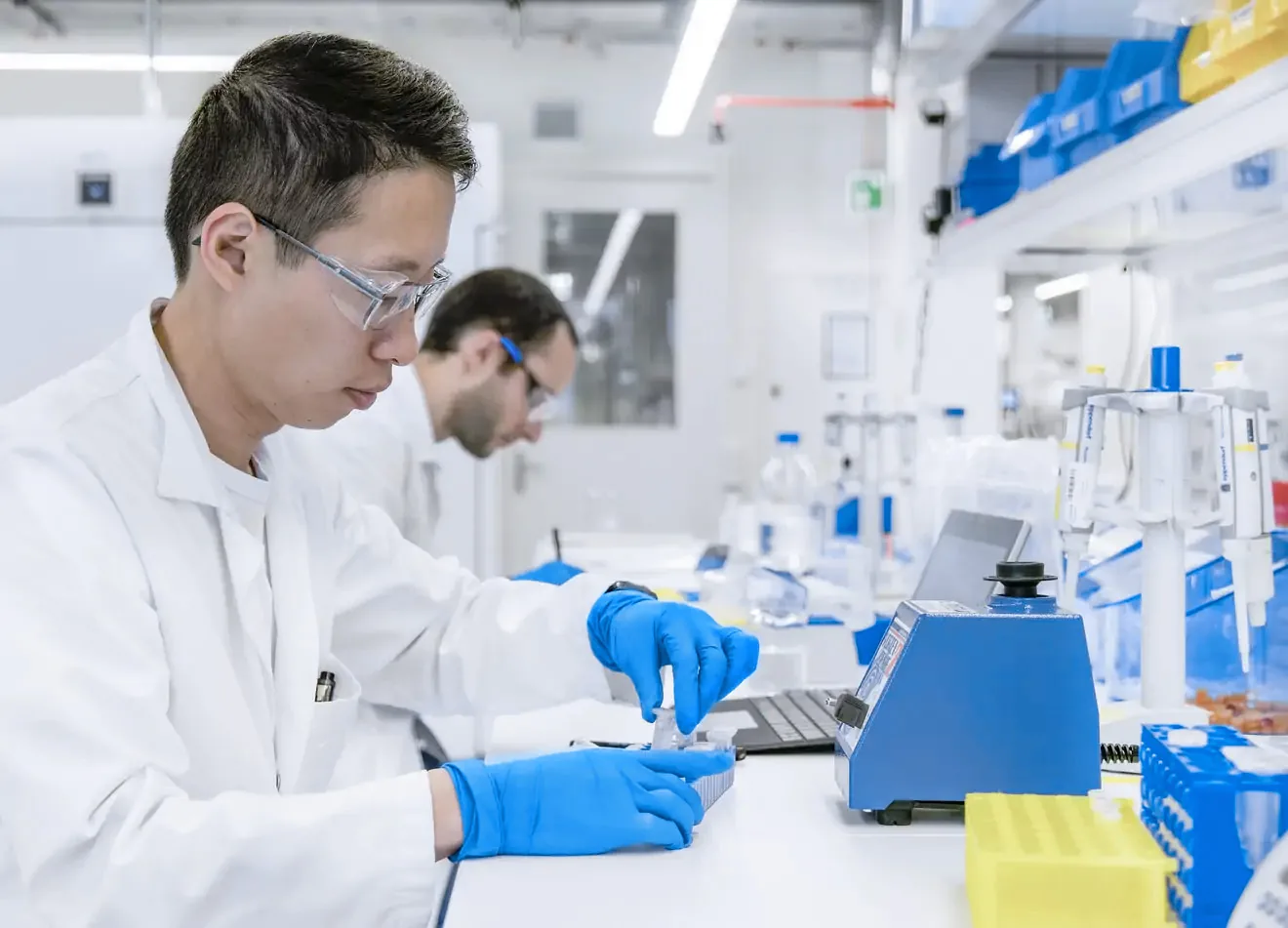 two male lab techs