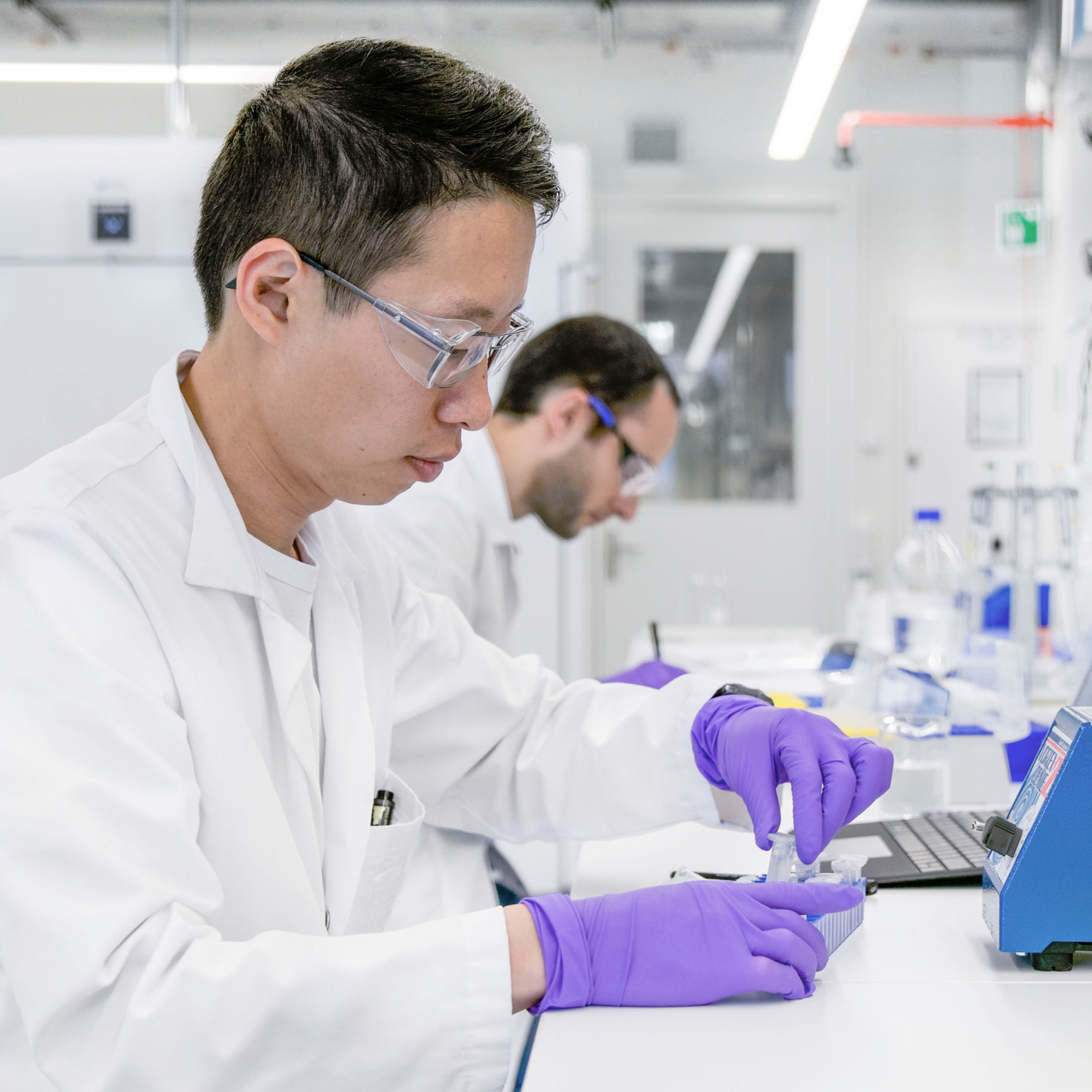 two male lab techs