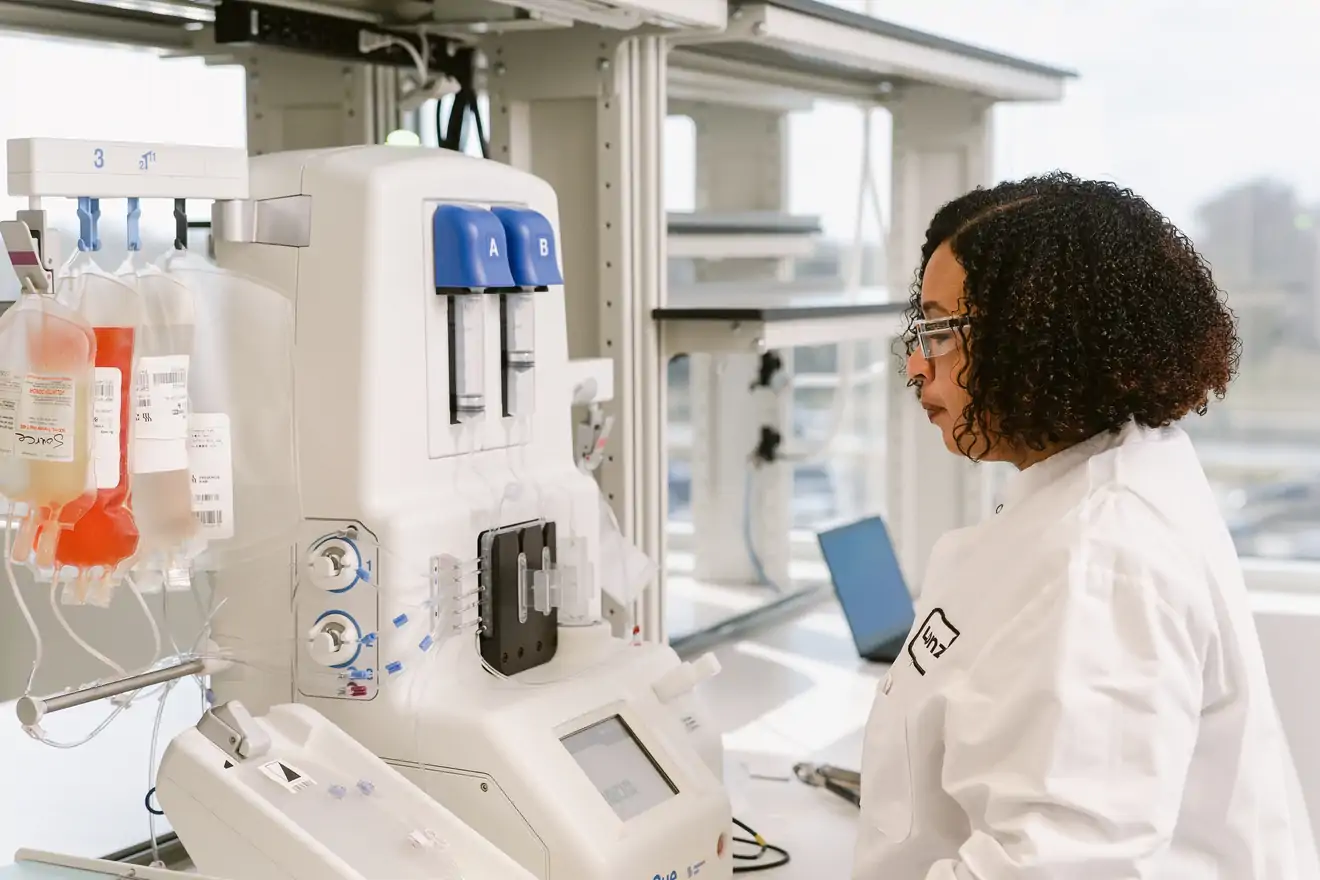 woman working in lab T/NK